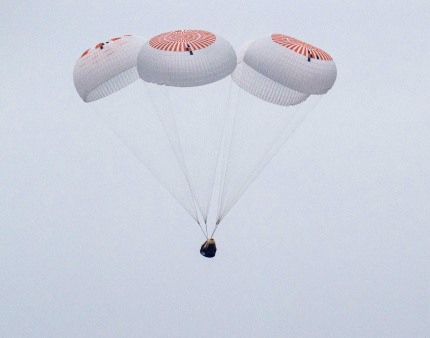 Astronautas regressam à Terra na SpaceX após cinco meses na Estação Espacial Internacional