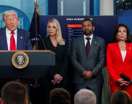 Trump ameaça autorizar "grande ação judicial" contra presidente da Fed
