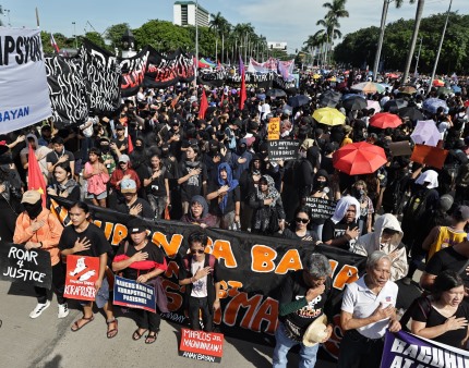 Milhares protestam contra corrupção em projetos anti-cheias nas Filipinas