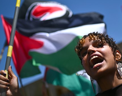 Flotilha Global Sumud diz que um navio continua rumo à Faixa de Gaza