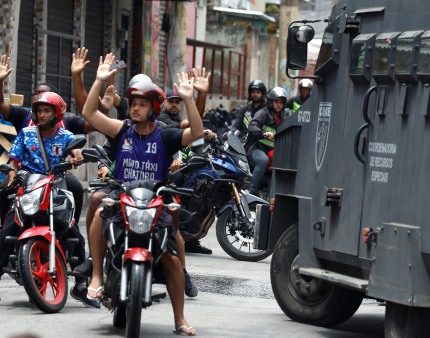Governador do Rio de Janeiro diz que policia está muitas vezes em desvantagem face a grupos criminosos