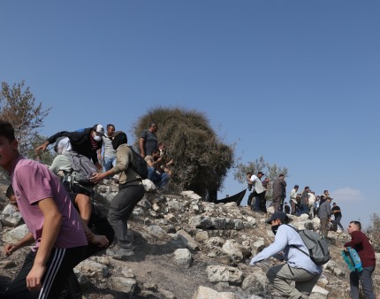 Colonos israelitas ferem civis, jornalistas e paramédicos em ataque na Cisjordânia
