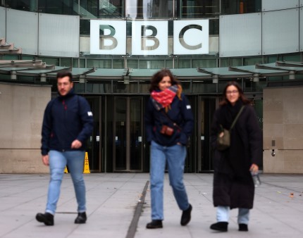Governo britânico propõe a revisão do financiamento e da sustentabilidade da BBC