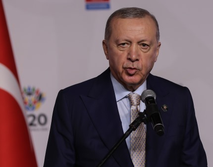Erdogan pede a Maduro que mantenha diálogo com os EUA