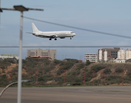 Voos da Venezuela para o exterior caem 24,7% após fim das licenças de várias companhias