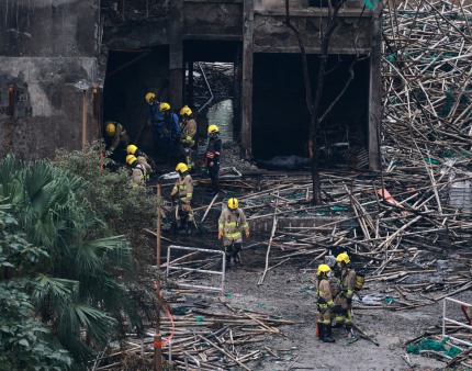 Universidade de Hong Kong suspende grupo de estudantes que pediu justiça após incêndio