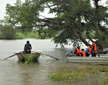 Governo moçambicano aguarda o bom tempo para salvar as populações sitiadas