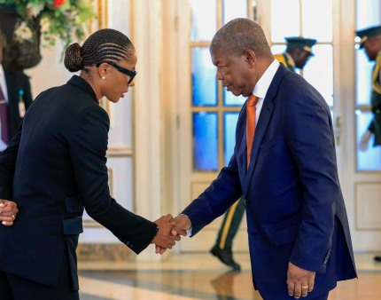 Angola luta para reaver dinheiro no exterior para construir mais escolas - PR