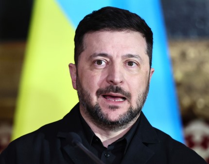 Zelensky nega alegações de Moscovo sobre entrega de armas nucleares