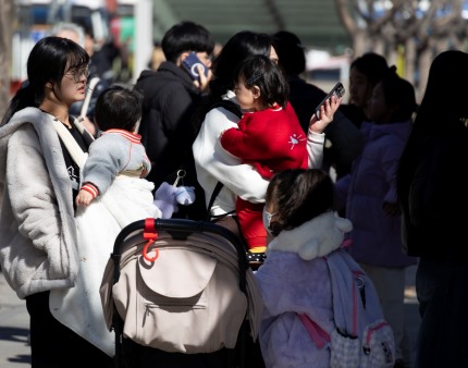 Coreia do Sul regista subida de 6% nos nascimentos mas continua a envelhecer