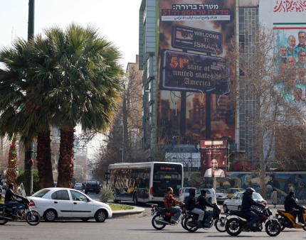 EUA impõem nova série de sanções económicas ao Irão