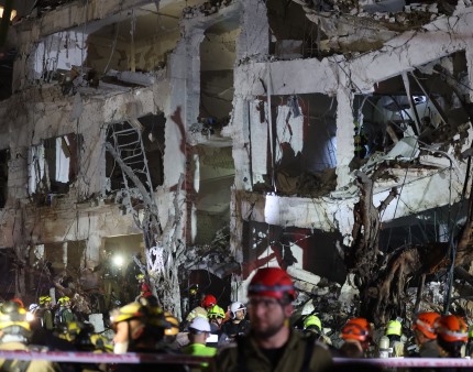 Teerão lança novos ataques contra Israel e bases americanas