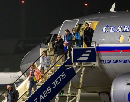 Dez países da UE já ativaram Mecanismo de Proteção Civil para repatriamento do Médio Oriente