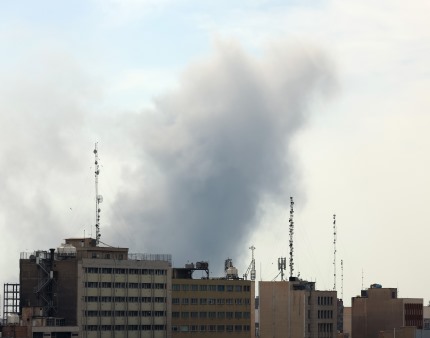 AI exige libertação de presos no Irão devido aos bombardeamentos