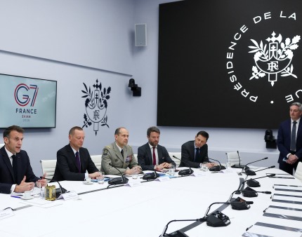 Macron alerta que capacidades militares de Teerão "não foram reduzidas a zero"