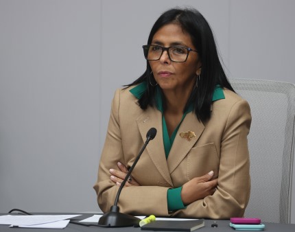 Delcy Rodríguez mantém-se Presidente interina da Venezuela para além do termo do mandato