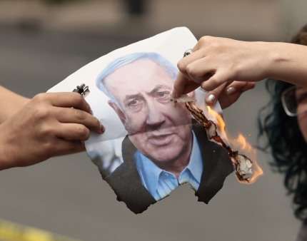 Guarda Revolucionária do Irão jura "caçar e matar" primeiro-ministro de Israel