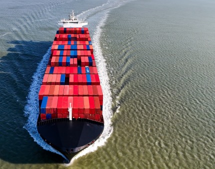 Presidente iraniano promete facilitar passagem de navios japoneses por Ormuz