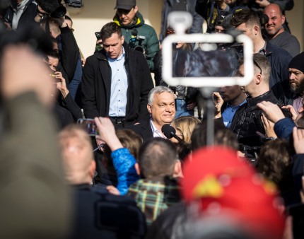 Empresários próximos de Orbán enviam fortunas para o estrangeiros - imprensa húngara