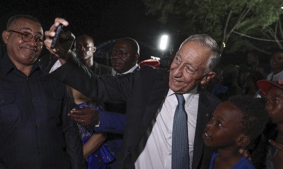Marcelo juntou-se à festa da independência em São Tomé durante a noite