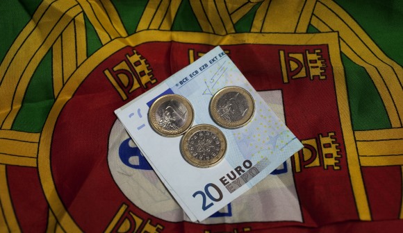 Juros da dívida de Portugal sobem a dois anos e descem a cinco e a 10 anos