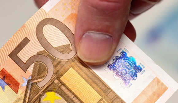 Euro cai pela quarta sessão e fica abaixo dos 1,15 dólares