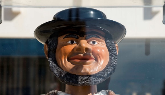 Exposição “Toma! 150 Anos de Zés Povinhos” celebra personagem criada por Bordalo