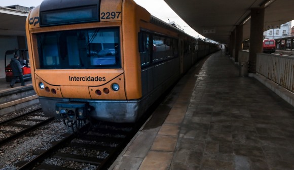 Trabalhadores dos bares dos comboios avançam com greve a partir de quinta-feira