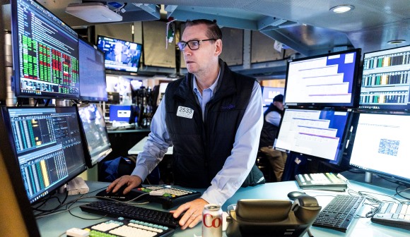 Bolsa de Wall Street negoceia mista no início da sessão