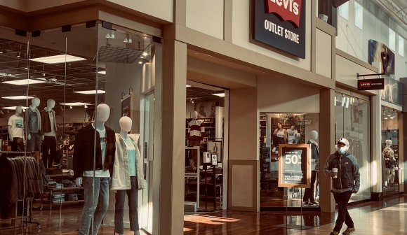 Lucro da Levi Strauss sobe 30,2% no 1.º trimestre fiscal para 152 ME