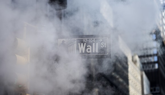 Wall Street fecha em baixa com eventual envolvimento dos EUA nos ataques ao Irão