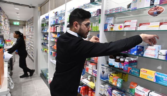 EUA cancelam tarifas sobre produtos farmacêuticos britânicos