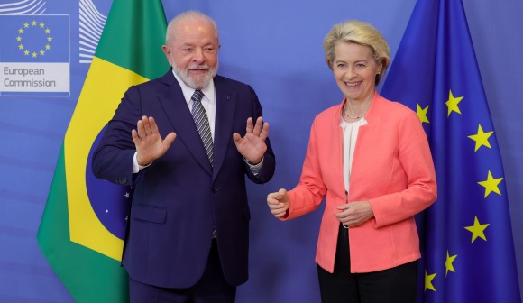 Von der Leyen expressou a Lula apoio para a COP30 e conclusão do acordo com Mercosul