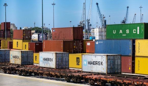 Excedente comercial externo da zona euro mais do que duplica em outubro para 18,4 mil ME