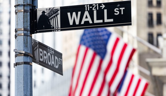 Wall Street fecha semana em alta, após discurso ‘animador’ do presidente da Fed
