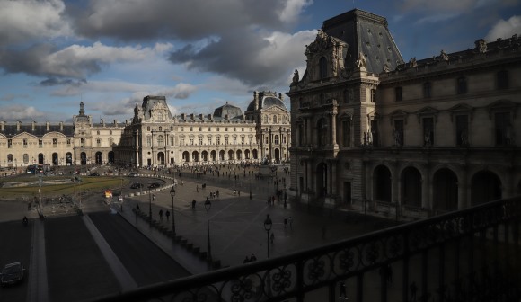 Louvre fecha portas devido a protesto de funcionários exaustos com sobrelotação