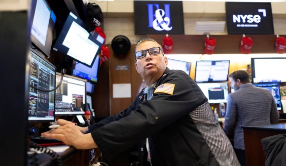 Wall Street fecha sem rumo, mais pressionada pelas tarifas norte-americanas