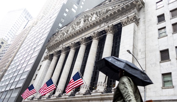 Wall Street fecha em alta e recupera maior parte das perdas da semana passada