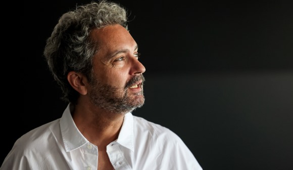 Vicente Alves do Ó escreve e encena comédia sobre realidade de arrendar casa em Lisboa