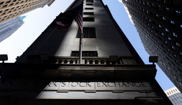 Wall Street cai com números do emprego e Trump despede dirigente da estatística