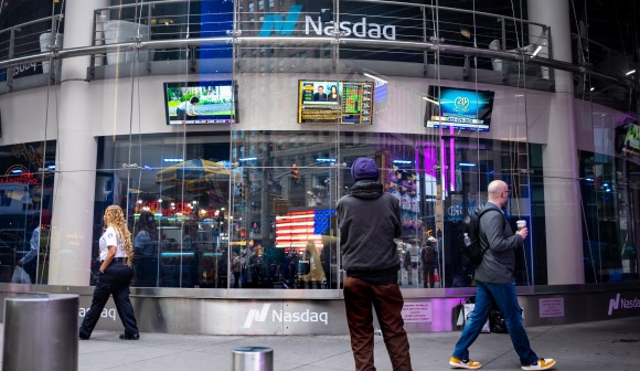 Bolsa de Nova Iorque começa a ganhar na última sessão da semana