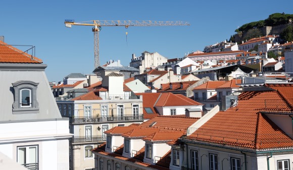 Euribor desce a três e a seis meses e sobe a 12 meses para máximo desde abril