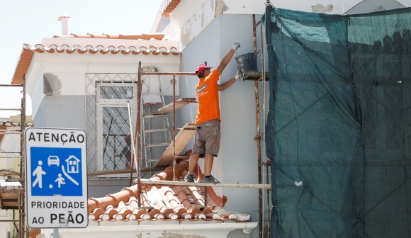 Parlamento aprova na especialidade IVA a 6% na construção