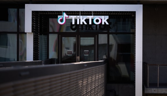 Indonésia multa TikTok em mais de 765.000 euros por informar tardiamente aquisição
