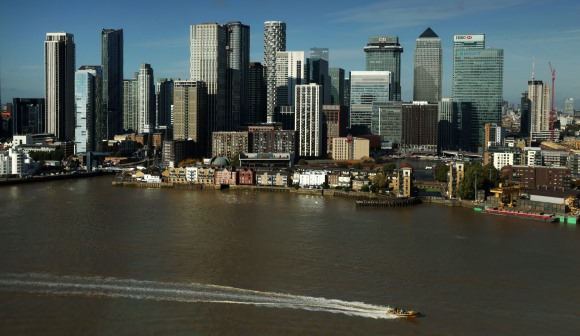 PIB do Reino Unido volta a cair em cadeia 0,1% em outubro