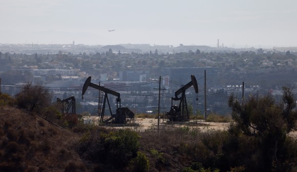 Petróleo dos EUA sobe mais de 6% e ultrapassa 79 dólares