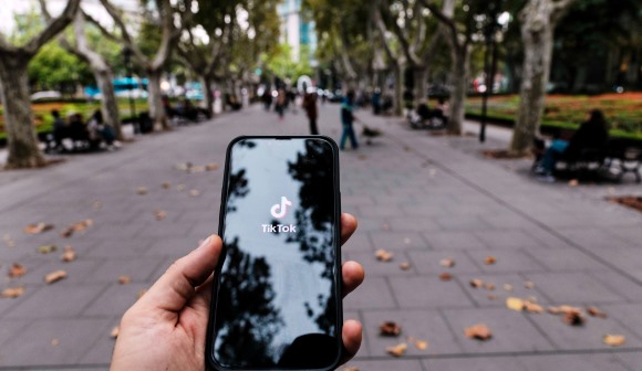 TikTok reativa centro eleitoral para acesso a informação credível