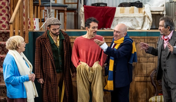 Florbela Queiroz, José Raposo e Carlos Areia protagonizam peça "Um Quinteto de Morte"