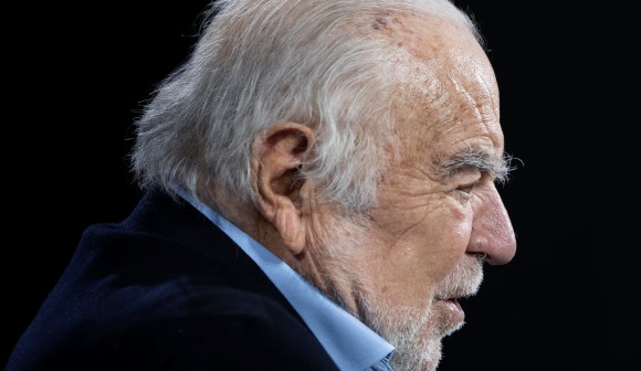 Novo livro de Manuel Alegre, vários inéditos e premiados marcam edições livreiras de fevereiro