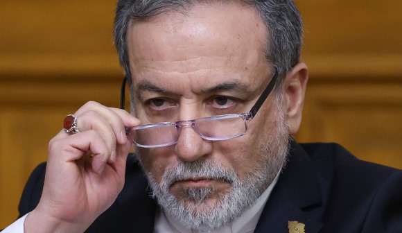 Irão: Japão diz que Teerão vai facilitar trânsito de navios japoneses por Ormuz